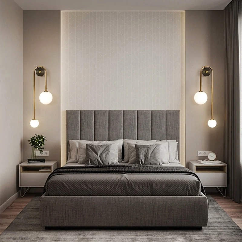 Goudkleurige Wandlamp met Wit Glazen Bol – Modern Scandinavisch Design voor Hal & Gang | Sansoti