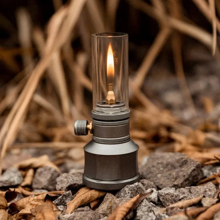 Vintage Campinglamp op Butaan met Verstelbare Vlam – Compact Buitenlicht voor Wandelaars en Avonturiers | Sansoti