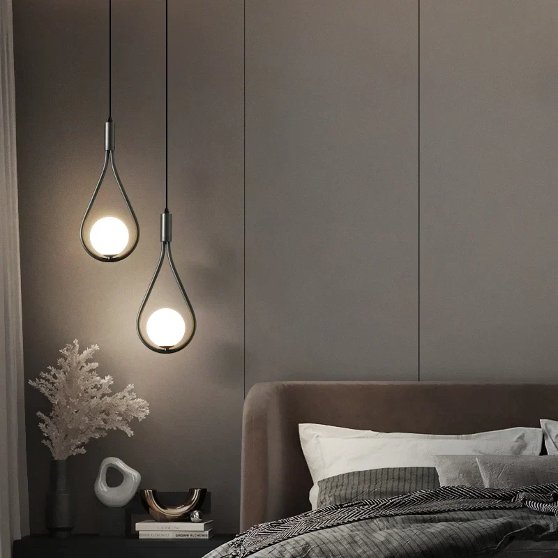 Nordic Hanglamp met Strakke Silhouet – Zwart & Goud Design | Sansoti