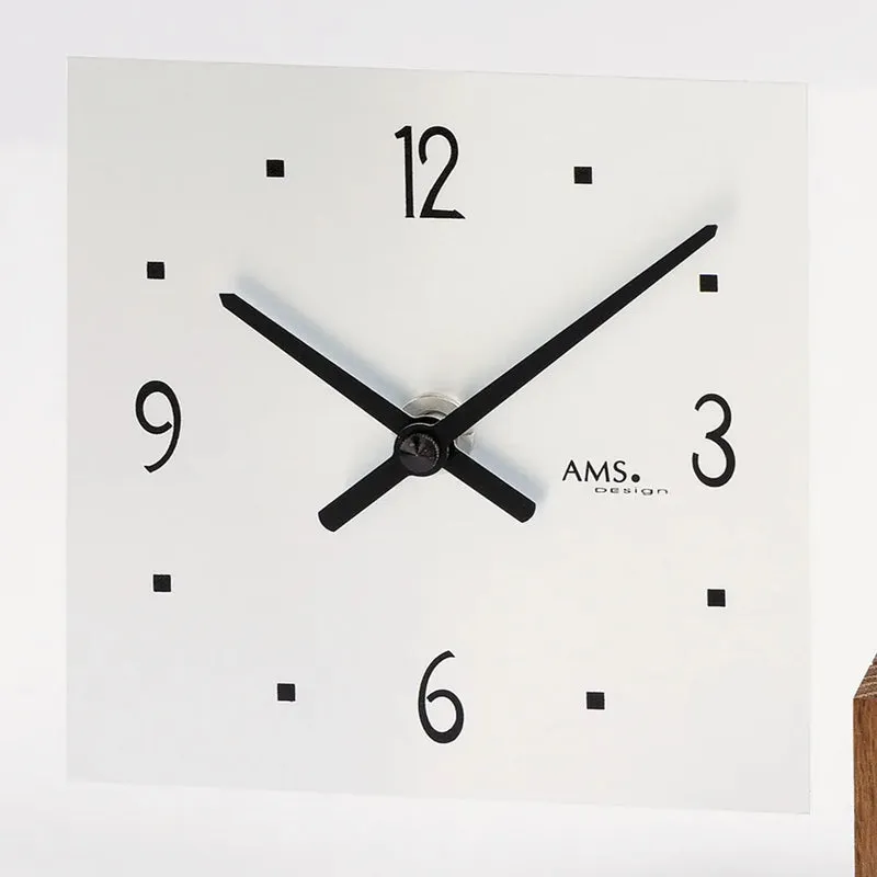 AMS T104 Tischuhr Eiche • Quarzwerk • Aluminium-Zifferblatt mit Mineralglas