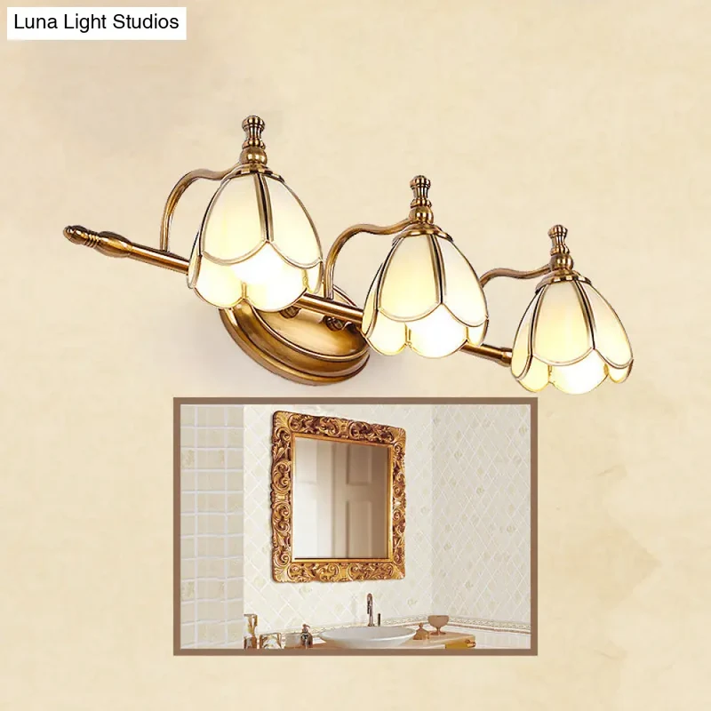 Wandlamp Messing met Opaalwit Glas – Vintage Badkamerlamp 3 Lichtpunten Schelpmotief Wandverlichting E26/E27 Klassieke Stijl | Sansoti