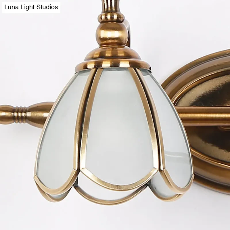 Wandlamp Messing met Opaalwit Glas – Vintage Badkamerlamp 3 Lichtpunten Schelpmotief Wandverlichting E26/E27 Klassieke Stijl | Sansoti