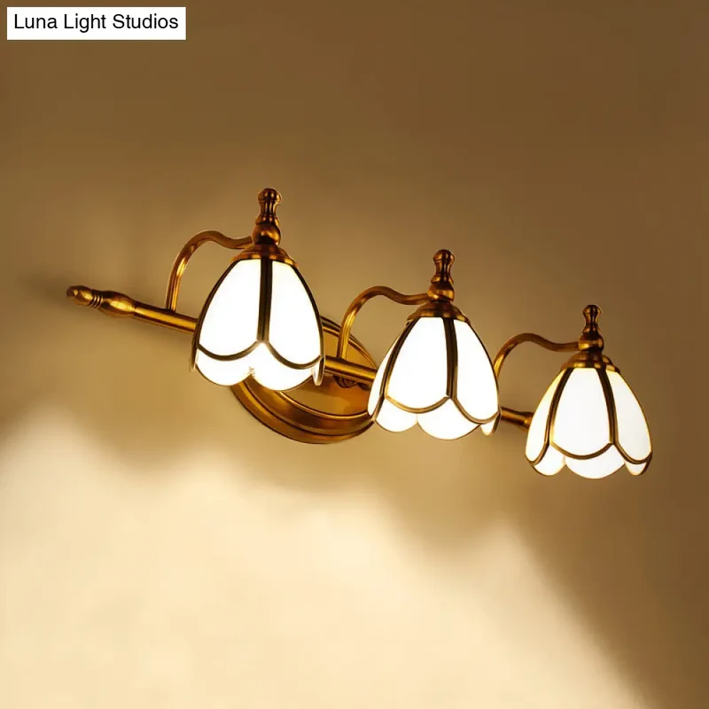 Wandlamp Messing met Opaalwit Glas – Vintage Badkamerlamp 3 Lichtpunten Schelpmotief Wandverlichting E26/E27 Klassieke Stijl | Sansoti