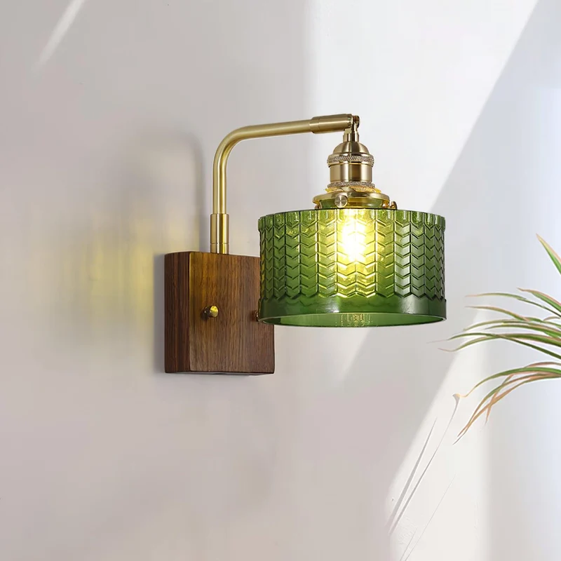 Elegante Wandlamp Groen met Houten Basis & Glazen Kap – Uniek Schubbenmotief voor Sfeervolle Verlichting | Sansoti