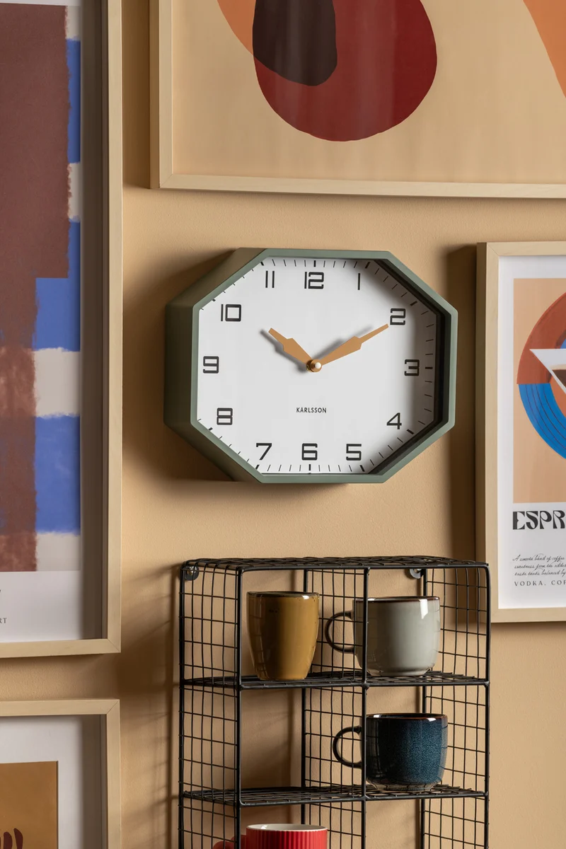 Karlsson Modern Factory Octagon KA6067GR Wecker Dschungelgrün • Geräuschloses Sweep-Uhrwerk • Retro-Oktagon-Design