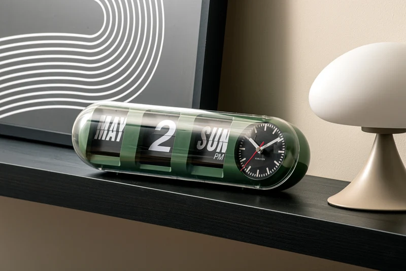 Karlsson Tube Flip KA6032GR Wanduhr Dschungelgrün • Klappzahlen mit Datum • Retro-Design