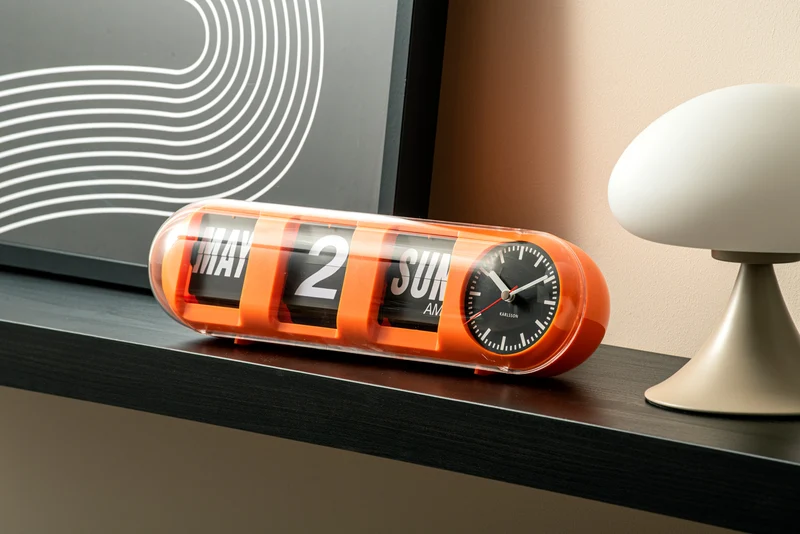 Karlsson Tube Flip KA6032OR Wanduhr Orange • Klappzahlen-Anzeige • Wand- und Tischnutzung