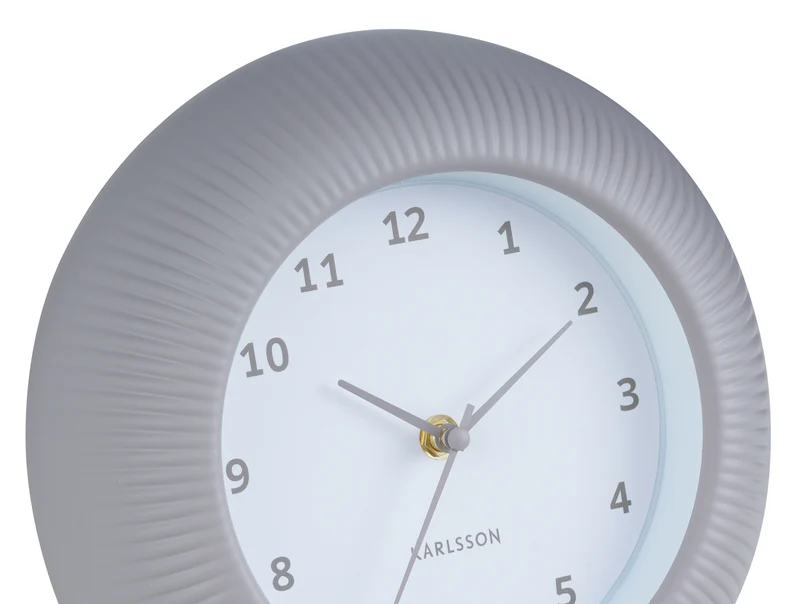 Karlsson Tender Rib KA6048WG Wanduhr Warmgrau • Sweep-Uhrwerk • Rillenstruktur-Zifferblatt