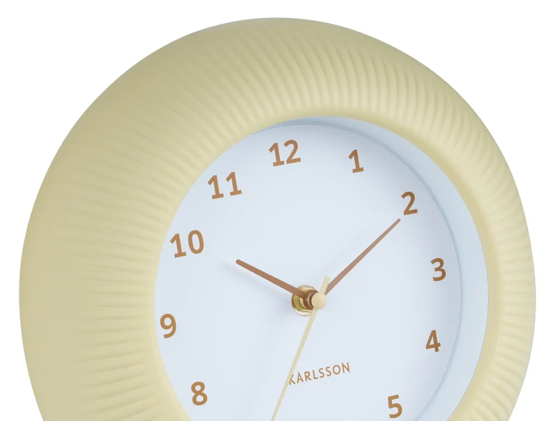 Karlsson Tender Rib KA6048LY Wanduhr Softgelb • Sweep-Uhrwerk • Relief-Zifferblatt