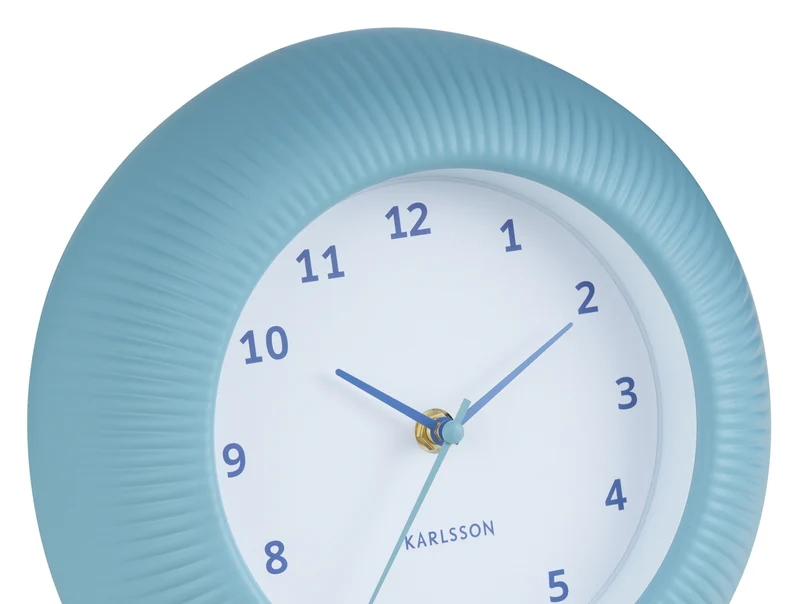 Karlsson Tender Rib KA6048BL Wanduhr Misty Blue • Geräuschloses Sweep-Uhrwerk • Reliefstruktur-Zifferblatt