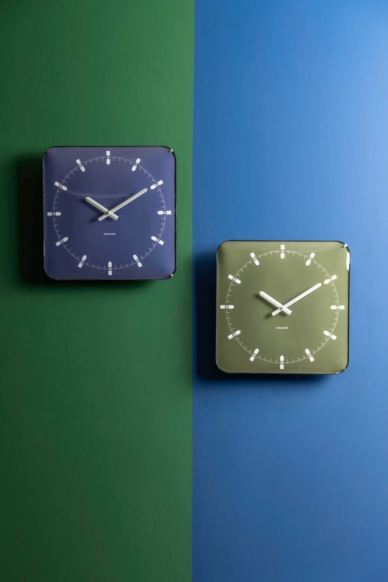 Karlsson Sucinto Dome Square KA6085GR Wanduhr Luxusgrün • Geräuschloses Sweep-Uhrwerk • Gewölbtes Glas
