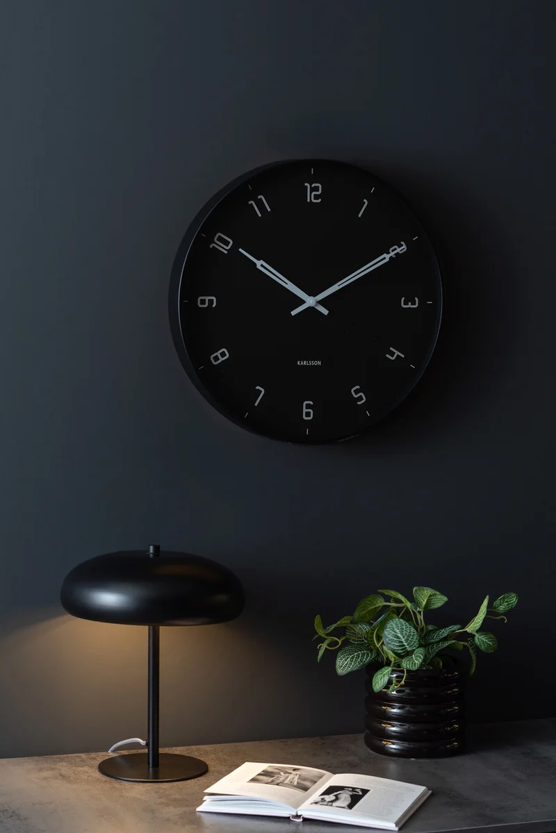 Karlsson Stark KA5950BK Wanduhr Schwarz • Geräuschloses Sweep-Uhrwerk • Industrielles Design