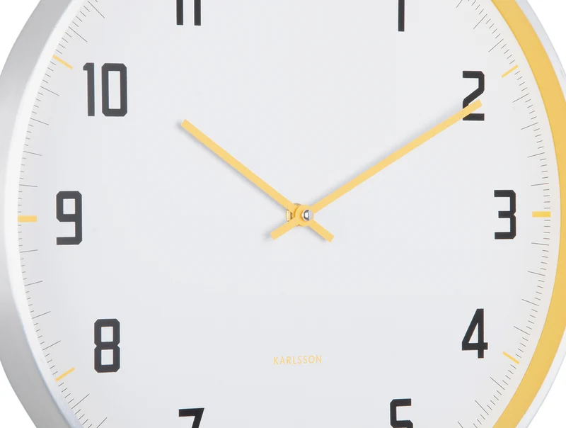 Karlsson Sporty KA5969BY Wanduhr Helles Gelb • Aluminium-Gehäuse • Sportliches Design