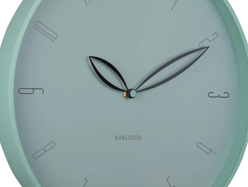 Karlsson Petals KA6012BL Wanduhr Misty Blue • Lautloses Sweep-Uhrwerk • Design von Boxtel & Buijs