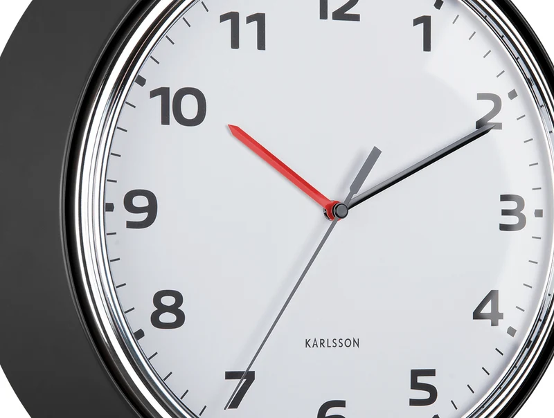 Karlsson Modern Retro KA6006BK Wanduhr Schwarz • Sweep-Uhrwerk • Retro-Design
