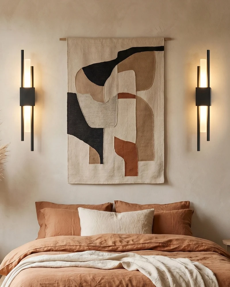Scandinavische Minimalistische Wandlamp – Modern Verticaal Design met Gerichte LED-Verlichting – Zwart Goud | Sansoti