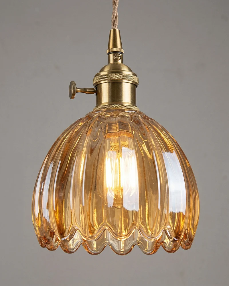 MAREN Hanglamp – Japanse Bloemvormige Glazen Lamp met Zacht Diffuus Licht – Verkrijgbaar in Groen, Transparant, Amber en Rookgrijs – Ø12cm x H18cm | Sansoti