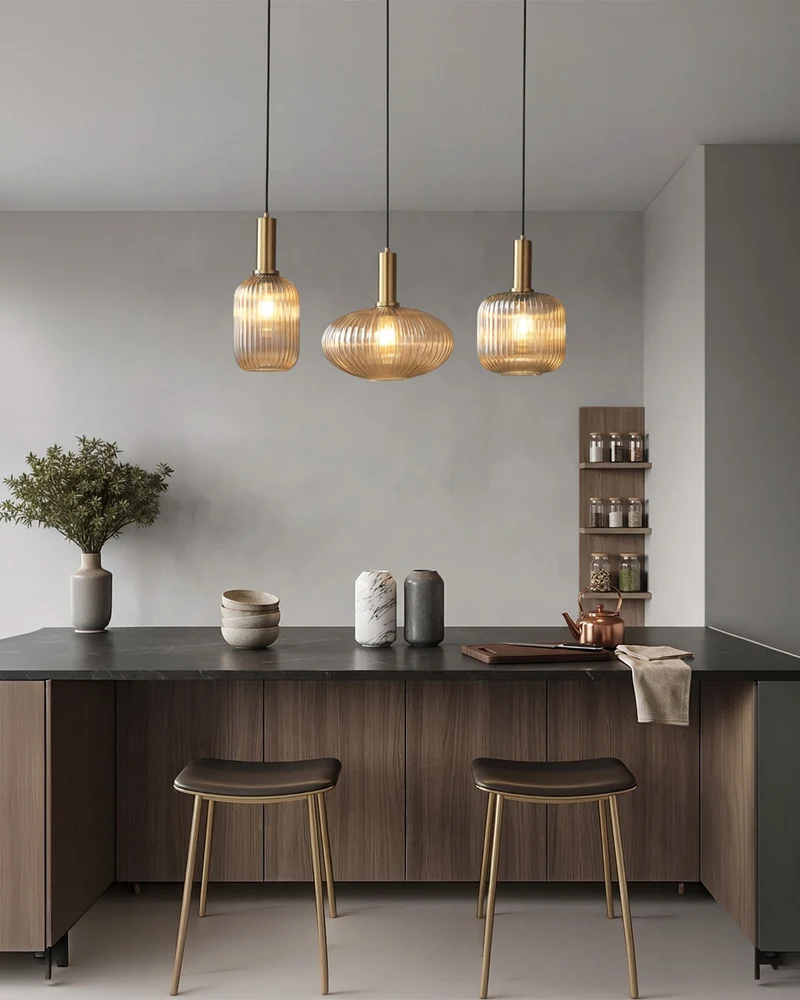 CLYDE Moderne Hanglamp met Gekleurde Glazen Kap – Scandinavisch Design voor Woonkamer & Eetkamer – E27 Fitting | Sansoti