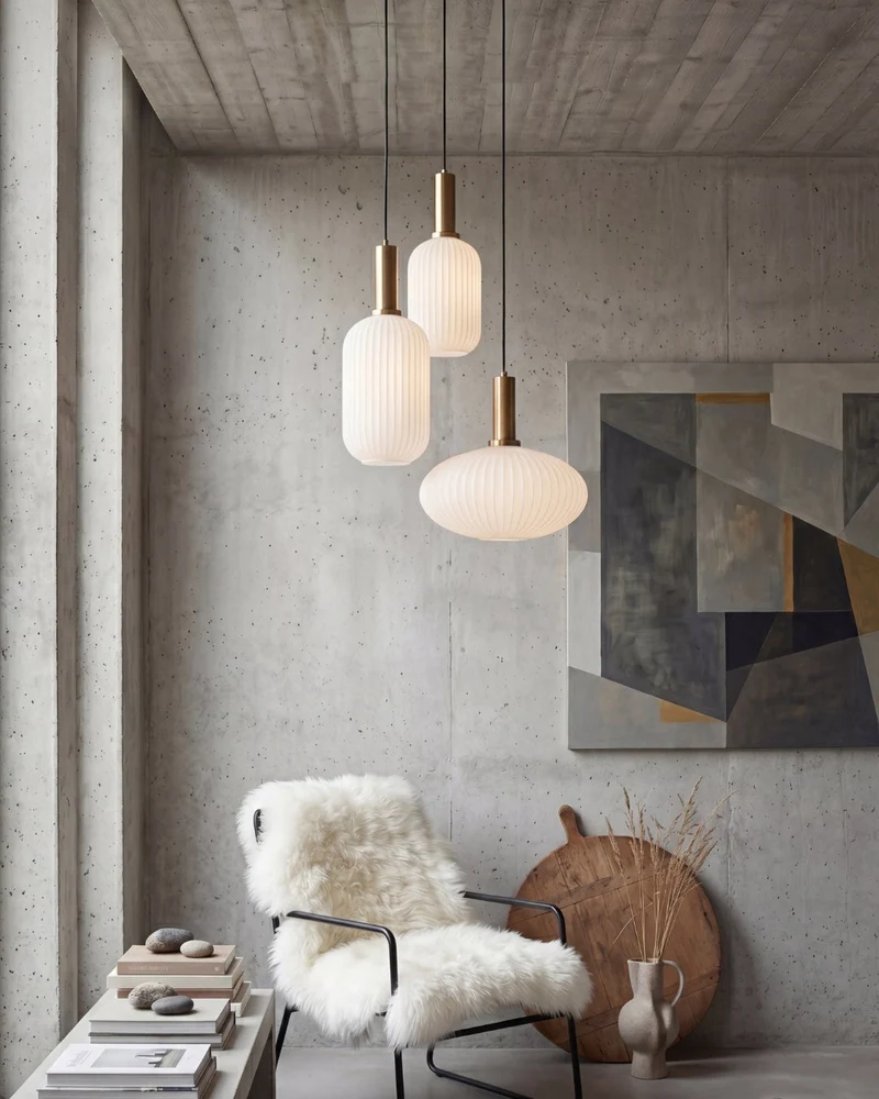 CLYDE Moderne Hanglamp met Gekleurde Glazen Kap – Scandinavisch Design voor Woonkamer & Eetkamer – E27 Fitting | Sansoti