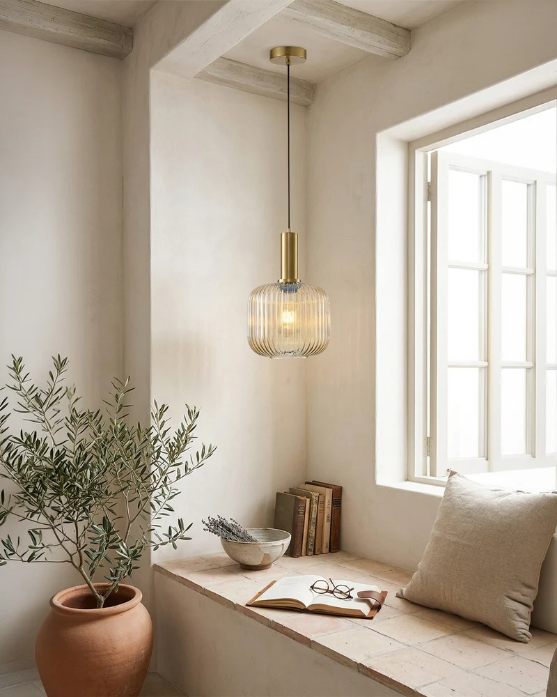 CLYDE Moderne Hanglamp met Gekleurde Glazen Kap – Scandinavisch Design voor Woonkamer & Eetkamer – E27 Fitting | Sansoti