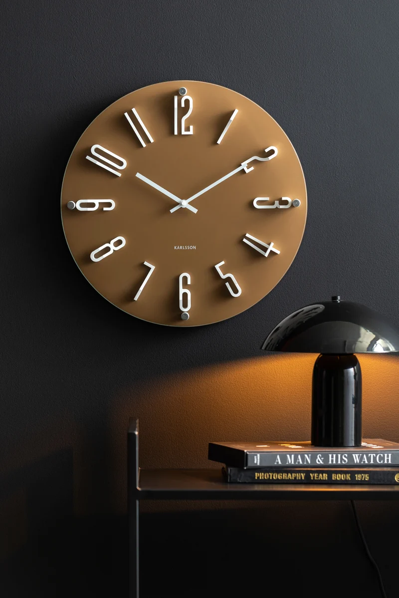 Karlsson Esencia Elevated KA6090BR Wanduhr Mochabraun • Geräuschloses Sweep-Uhrwerk • Erhöhte 3D-Ziffern