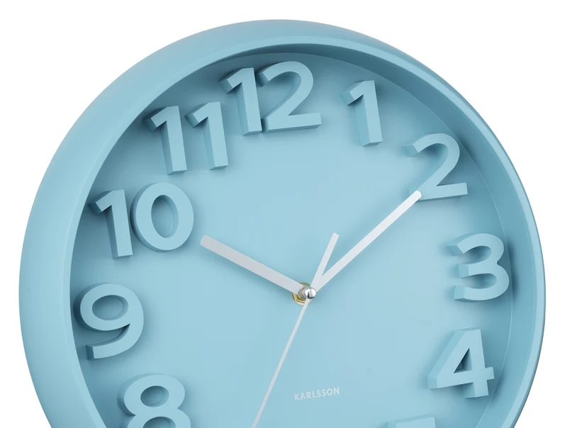Karlsson Elevated Classic Numbers KA6052BL Wanduhr Misty Blue • Geräuschloses Sweep-Uhrwerk • Monochrome Eleganz
