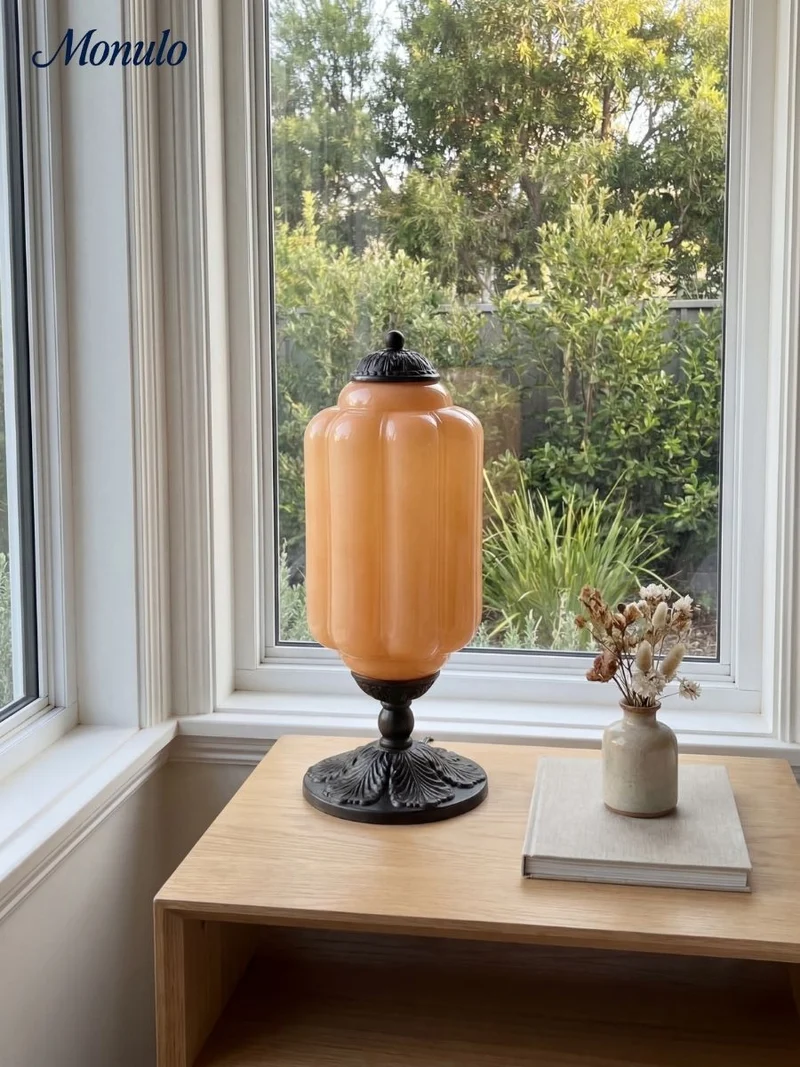 Vintage Glazen Tafellamp met Messing of Zwarte Afwerking | Sansoti