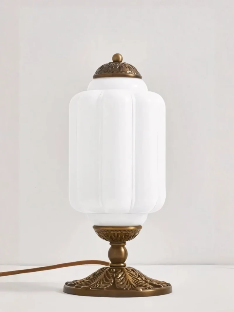 Vintage Glazen Tafellamp met Messing of Zwarte Afwerking | Sansoti