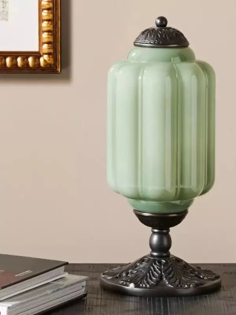 Vintage Glazen Tafellamp met Messing of Zwarte Afwerking | Sansoti