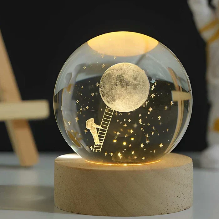3D Verlichte Glazen Bol met Ruimtemotieven – Decoratieve Sfeerverlichting met LED | Sansoti