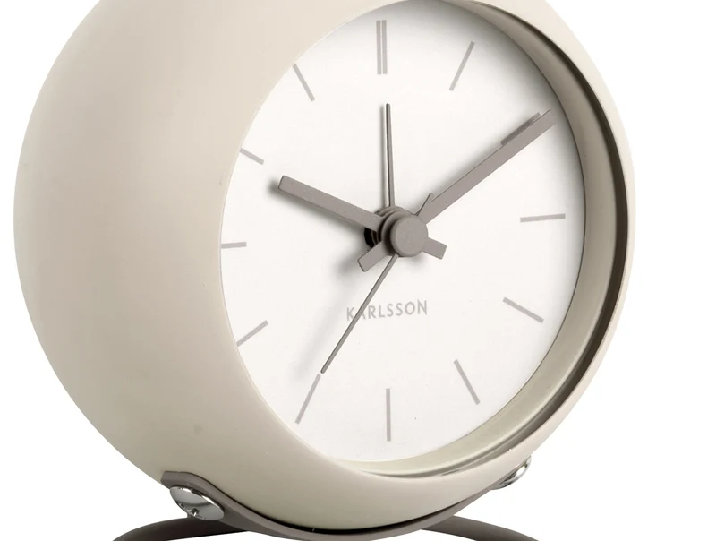 Karlsson Nirvana Globe KA5857WG Wecker Warmgrau • Geräuschloses Sweep-Uhrwerk • Industrielles Rundsockel-Design