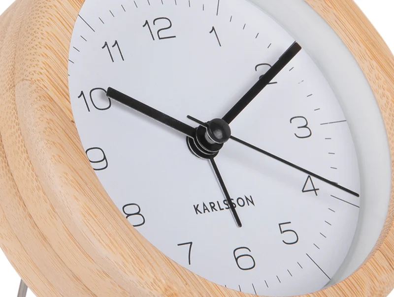 Karlsson Neat Round KA5923WH Wecker Weiß • Geräuschloses Sweep-Uhrwerk • Bambus-Gehäuse