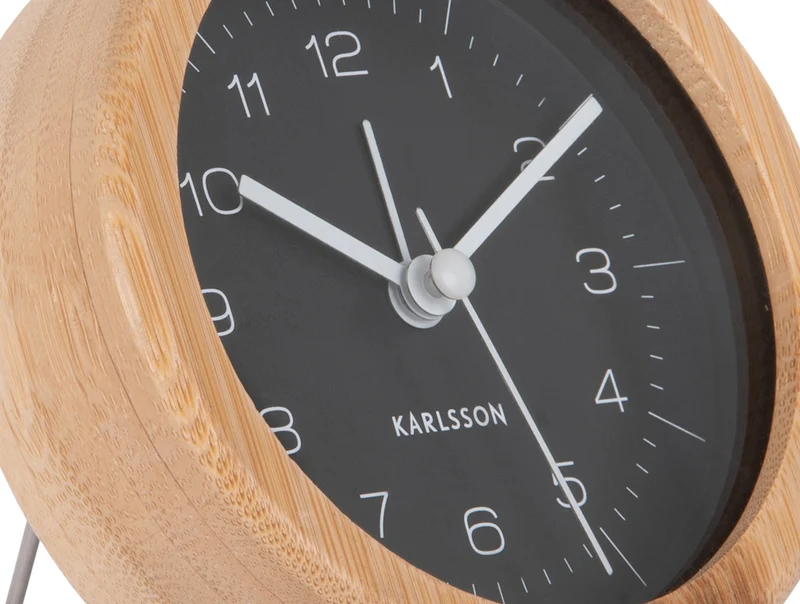 Karlsson Neat Round KA5923BK Wecker Schwarz • Geräuschloses Sweep-Uhrwerk • Nachhaltiges Bambus-Gehäuse