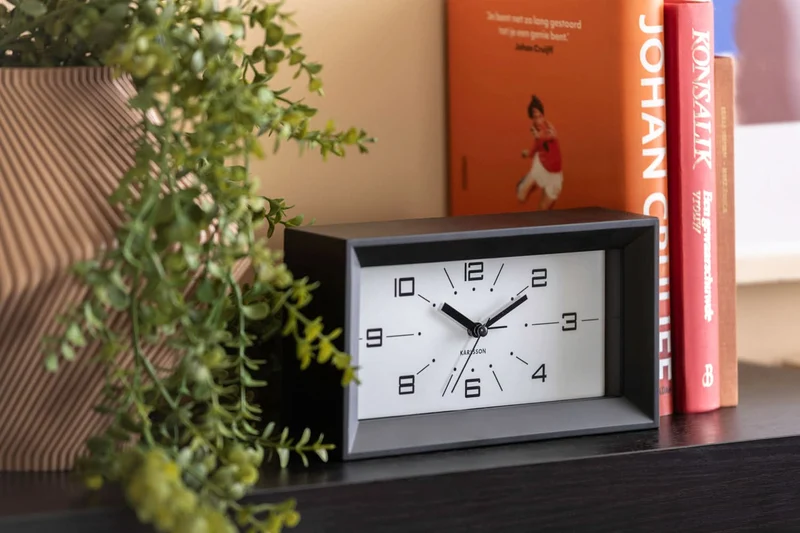 Karlsson Lujo Rectangle KA6066BK Wecker Schwarz • Geräuschloses Sweep-Uhrwerk • Retro-Design