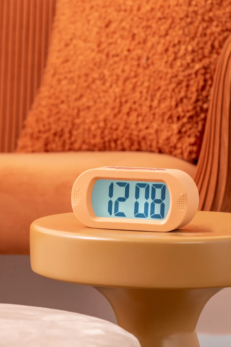 Karlsson Gummy KA5753LO Wecker Soft Orange • Geräuschloses Digitalwerk • Snooze & Nachtlicht