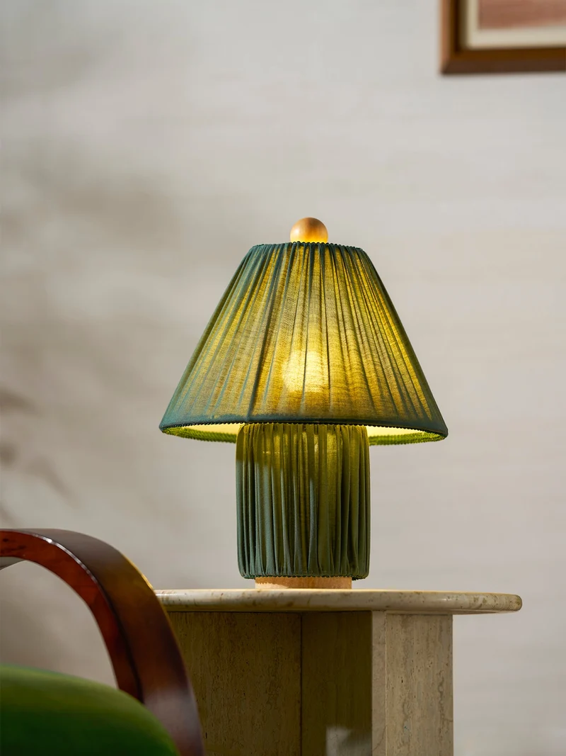 Retro Tafellamp met Geplooide Stoffen Kap – Warm Zacht Licht – Scandinavisch Minimalistisch Design voor Slaapkamer Woonkamer | Sansoti