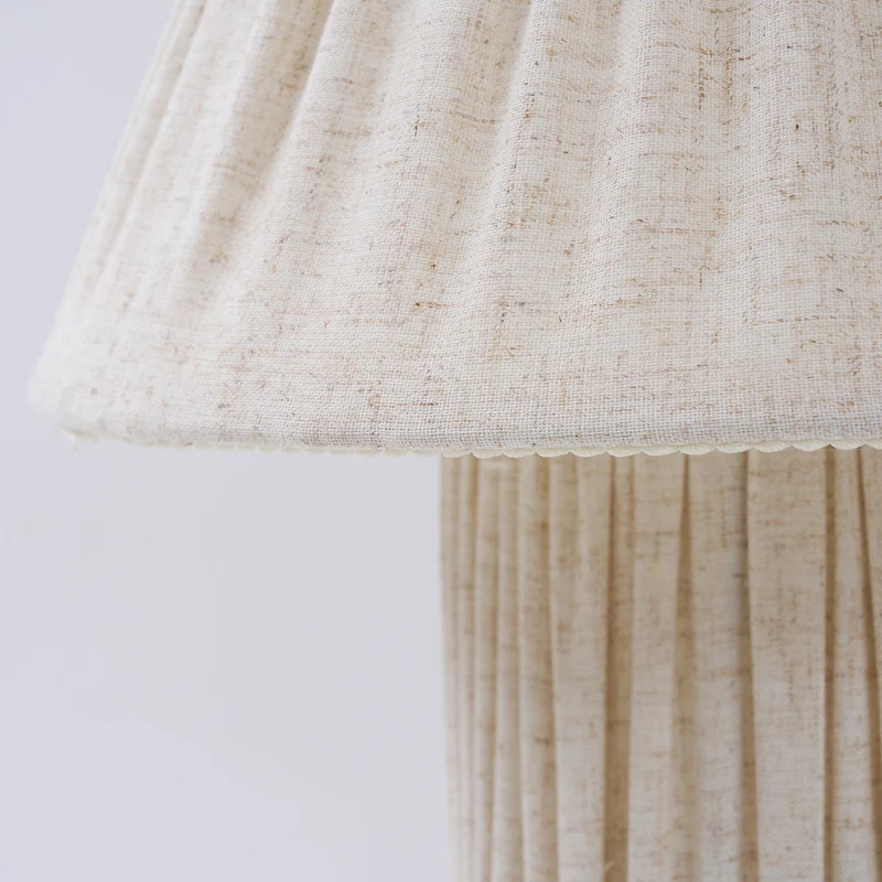 Retro Tafellamp met Geplooide Stoffen Kap – Warm Zacht Licht – Scandinavisch Minimalistisch Design voor Slaapkamer Woonkamer | Sansoti