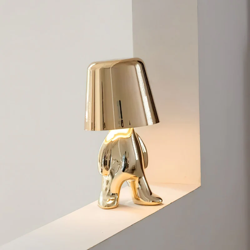 Moderne Tafellamp met Sculptuur – Goudkleurige Broers met Ingebouwde Accu en LED – Artistieke Verlichting voor Woonkamer, Slaapkamer & Bureau | Sansoti