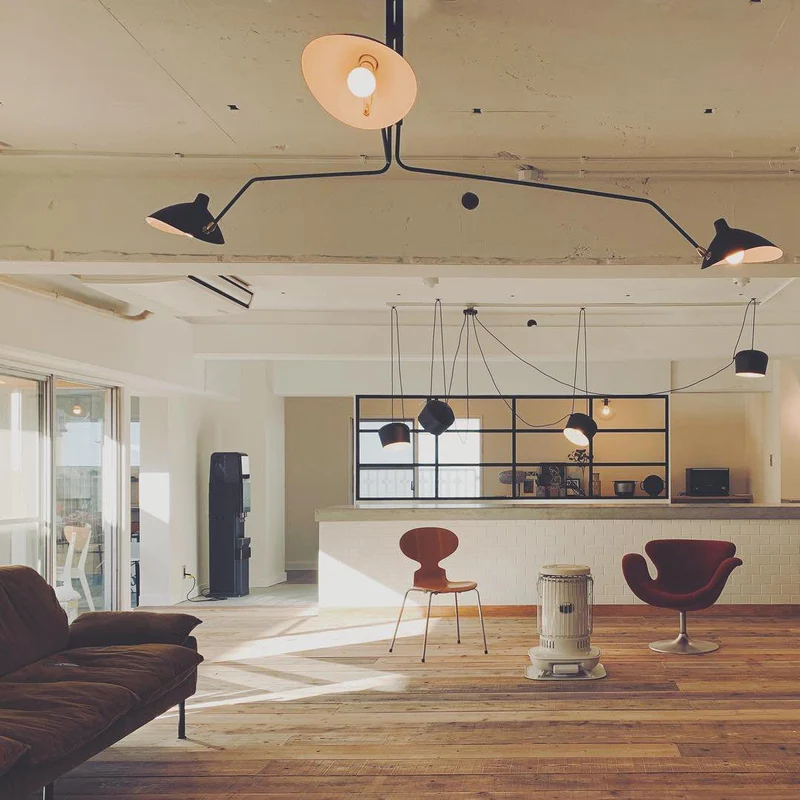 Verstelbare Spinlamp Multi-Arm Plafondlamp Industriële Design Messing Details Zwart Wit Scandinavisch Modern | Sansoti