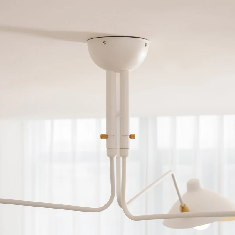 Verstelbare Spinlamp Multi-Arm Plafondlamp Industriële Design Messing Details Zwart Wit Scandinavisch Modern | Sansoti