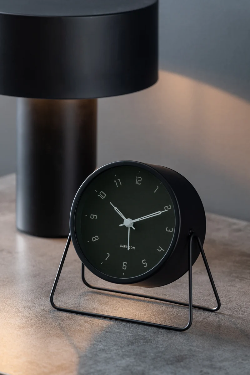Karlsson Stark KA5952BK Wecker Schwarz • Geräuschloses Sweep-Uhrwerk • Lichtfunktion