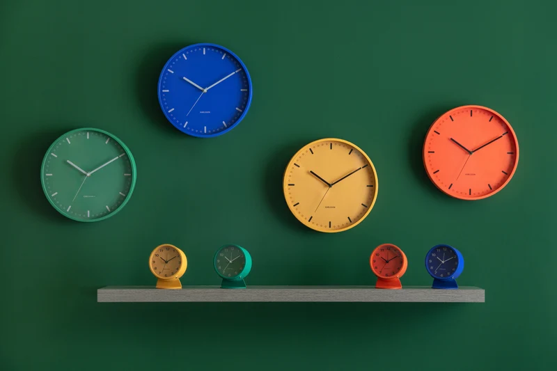 Karlsson Cool Retro KA6082GR Wecker Retrogrün • Geräuschloses Sweep-Uhrwerk • Eisengehäuse