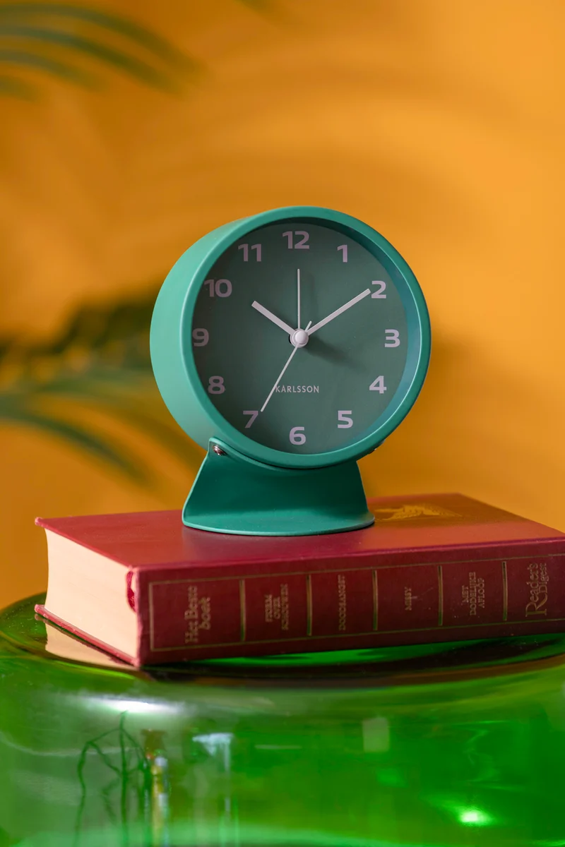 Karlsson Cool Retro KA6082GR Wecker Retrogrün • Geräuschloses Sweep-Uhrwerk • Eisengehäuse