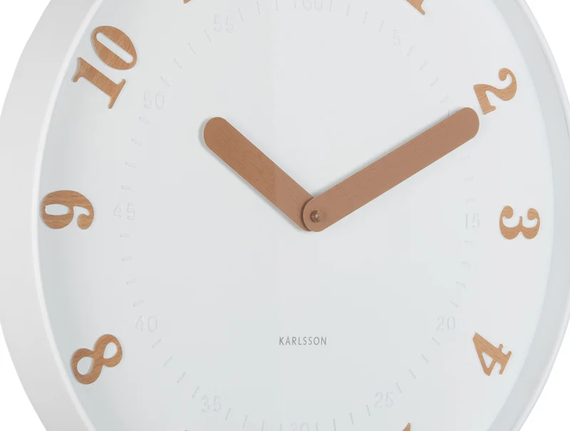 Karlsson Amena KA6083WH Wanduhr Weiß • Sweep-Uhrwerk • Holzfarbene Ziffern