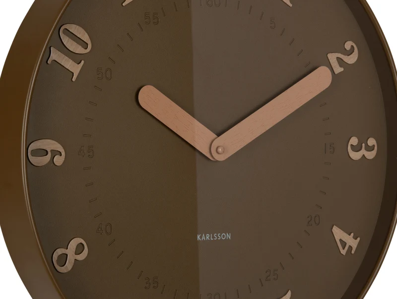 Karlsson Amena KA6083BR Wanduhr Mochabraun • Geräuschloses Sweep-Uhrwerk • Holzoptik-Ziffern