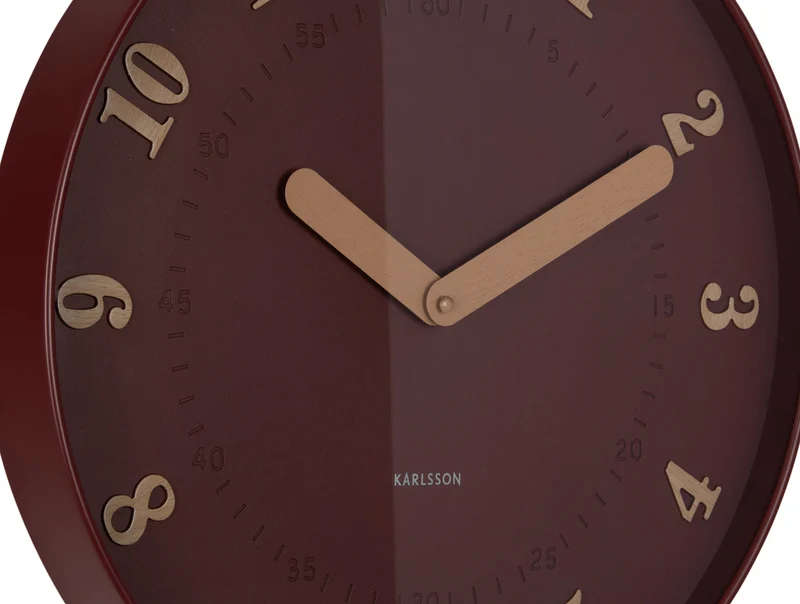 Karlsson Amena KA6083RD Wanduhr Burgunderrot • Sweep-Uhrwerk • Modernes Design
