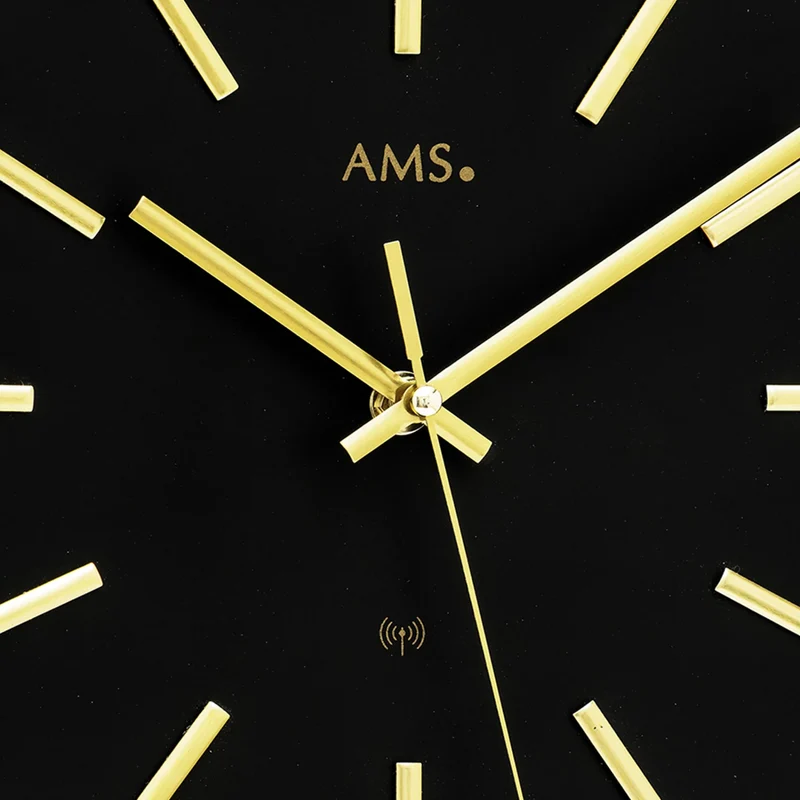 AMS Design F5585 Funkwanduhr • Metall • Präzises Funkwerk