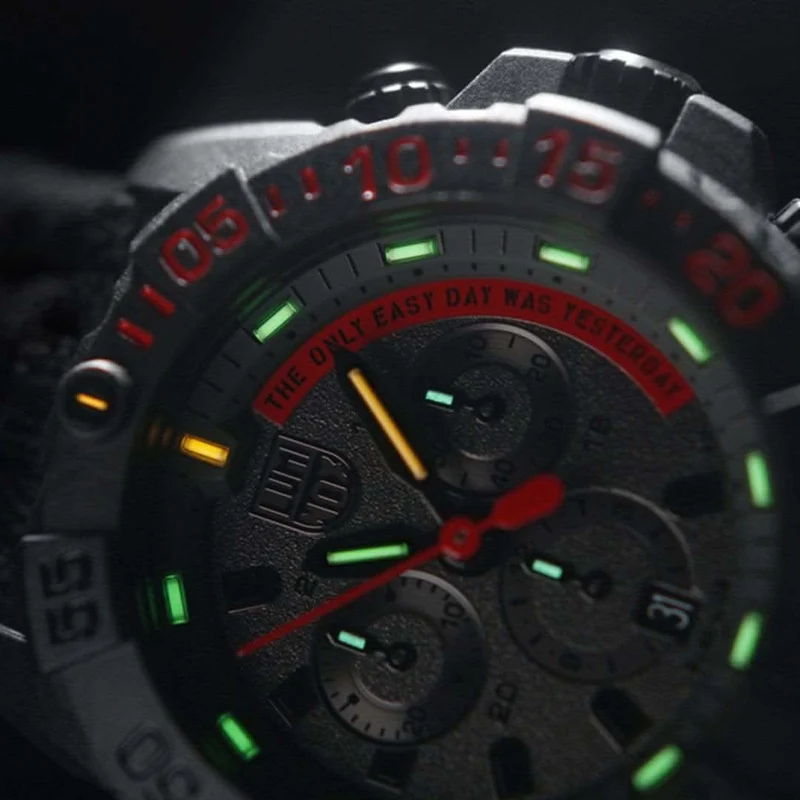 Luminox Navy SEAL Chronograph XS.3581.EY Herrenuhr • LLT • Carbonox