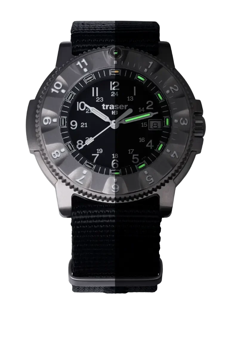 Traser P65 Tactical Mission Titanium 111832 Herrenuhr • trigalight® Technologie • Voll-Titan Gehäuse
