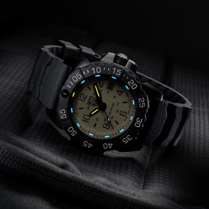 Luminox Navy SEAL Foundation XS.3251.CBNSF.SET Herrenuhr • Tritium Beleuchtung • Schweizer Präzision